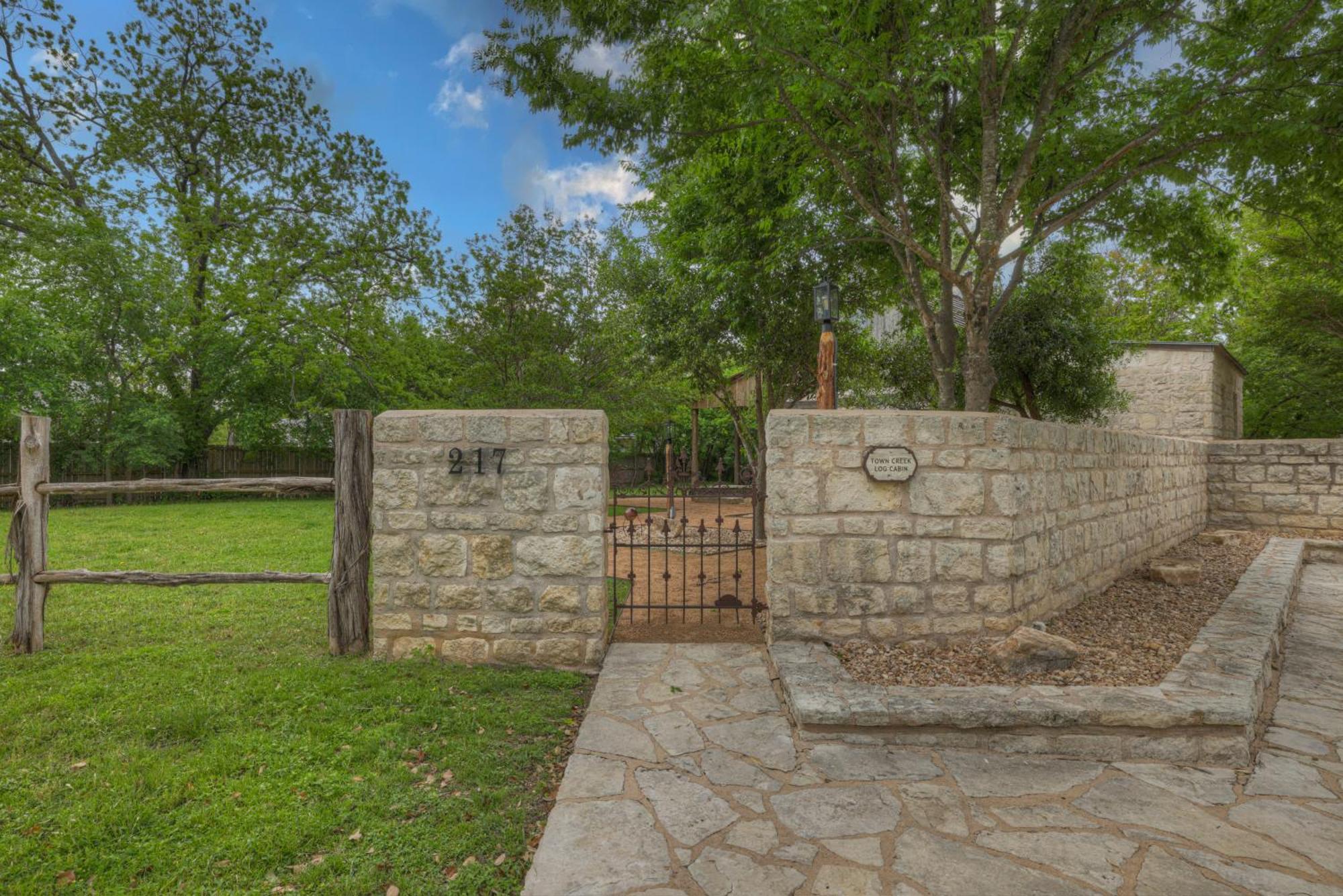 Town Creek Cabin Walk To Main St Βίλα Φρέντερικσμπεργκ Εξωτερικό φωτογραφία